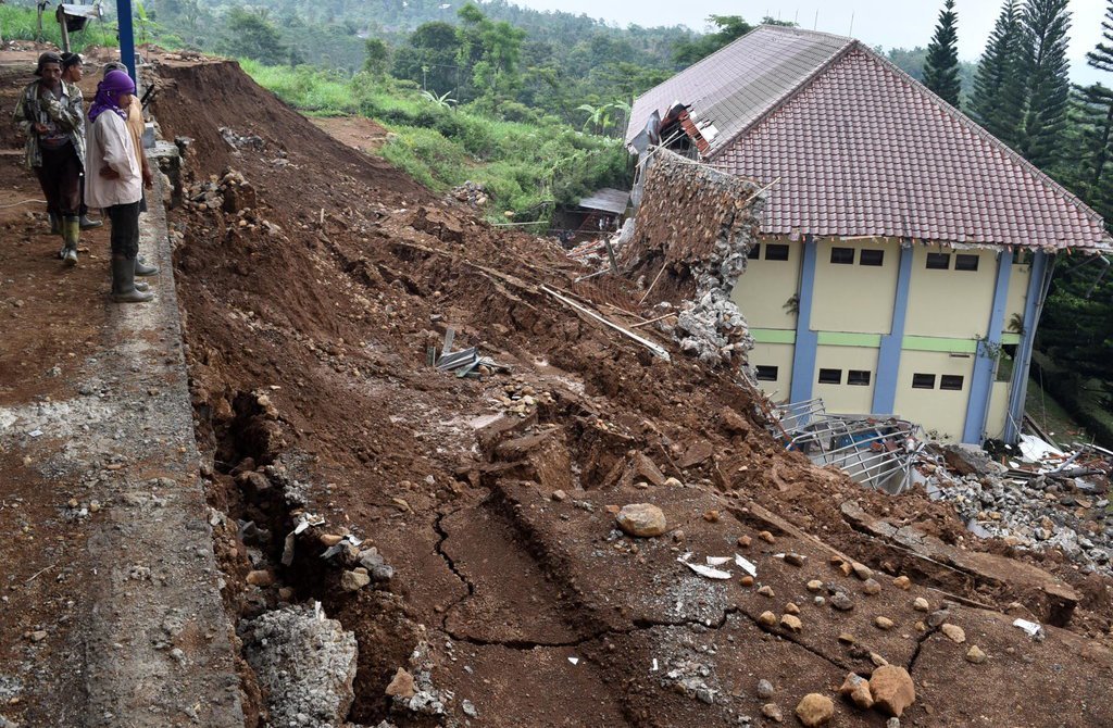 Makalah Tentang Bencana Alam Tanah Longsor Belajar Bikin Makalah