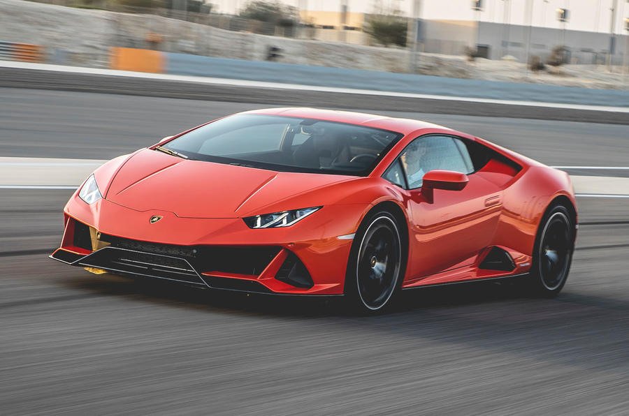 Lamborghini Huracan Evo yang Sedang Melaju Kencang