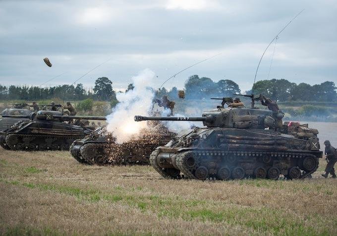 Tank yang Sedang Baku Tembak